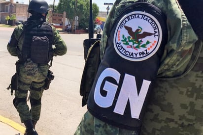 Agentes de la Guardia Nacional (GN) localizaron un arma automática, más de 10 mil cartuchos, 17 cargadores y un tripié para ametralladora calibre 50, al realizar patrullajes en las inmediaciones de la comunidad Santa Rosa de Lima, en el municipio Unión de Tula, Jalisco. (ESPECIAL) 
