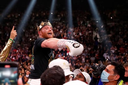 Saúl “Canelo” Álvarez se embolsó 140 millones de dólares tras la pelea de este fin de semana en Las Vegas, peleando contra Caleb Plant. (ARCHIVO)