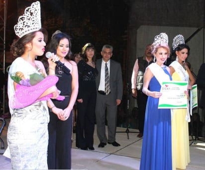 Este viernes se llevará a cabo la coronación de la reina como parte de los festejos del 127 aniversario de Ciudad Lerdo. (ARCHIVO)