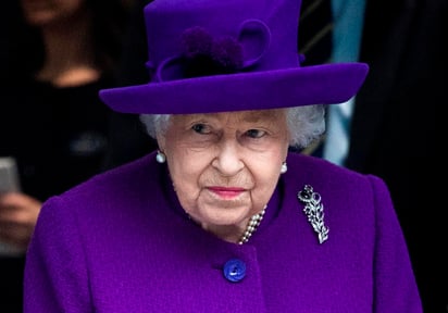 La reina Isabel II, de 95 años, asistirá este fin de semana a un acto en recuerdo de los caídos en la Primera Guerra Mundial, su primera aparición pública desde que estuvo hospitalizada durante una noche hace tres semanas. (ARCHIVO) 
