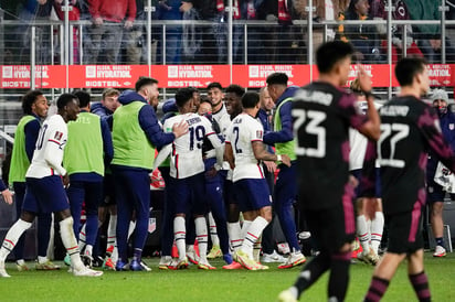 Atrás ha quedado la supremacía de México en el futbol, ahora los Estados Unidos festejan su dominio en el 'soccer' (AP) 