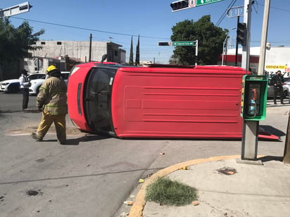 El accidente fue en la calzada Abastos y la calle Río Suchiate. (EL SIGLO DE TORREÓN)