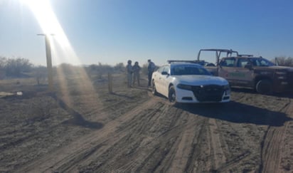 Al efectuar patrullajes sobre la brecha, a bordo de vehículos oficiales, se percataron de un fuerte olor a hidrocarburo que provenía de un montículo de tierra suelta, donde había un artefacto metálico conectado a un poliducto de Pemex.