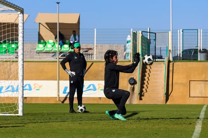 Acevedo trabaja a tope para el duelo ante San Luis, para el que están descartados Alessio da Cruz, Díaz e Isijara. (ESPECIAL)