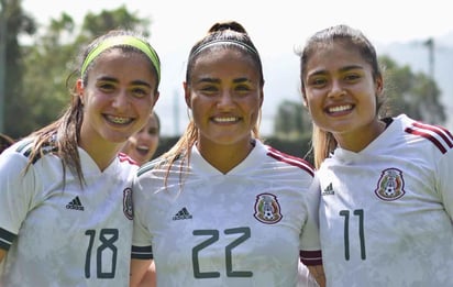 Daniela Delgado, Alexxandra Ramírez y Alexia Villanueva, recibieron un nuevo. (ESPECIAL)