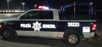 Al lugar acudieron elementos de la Policía Municipal. (EL SIGLO DE TORREÓN)