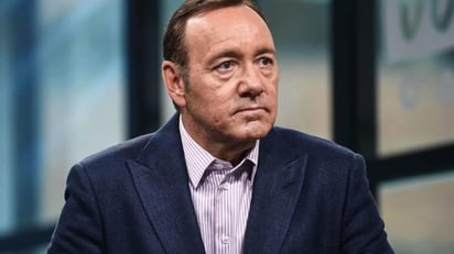 El actor Kevin Spacey deberá abonar 31 millones de dólares a la productora MCR, responsable de la serie 'House of Cards', como indemnización por ruptura de contrato y para paliar los perjuicios que causó con su comportamiento durante el rodaje. (ESPECIAL) 
