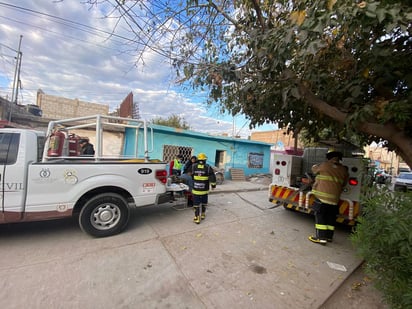 La explosión ocurrió debido a la acumulación de gas en el interior, y dos de los habitantes sufrieron quemaduras. (EL SIGLO DE TORREÓN)