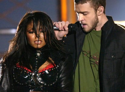 Fue en 2004 cuando Janet Jackson experimentó uno de los peores momentos de su carrera y por algo que ni siquiera ella hizo, pero que significó pérdida de contratos, dinero y por supuesto, ser juzgada públicamente.  