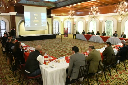 El alcalde Jorge Zermeño Infante sostuvo el viernes la última reunión con el Implan Torreón. (FERNANDO COMPEÁN)