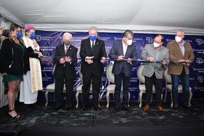 Don Arcenio González Colin, Jesús Fernández Aranzabal, Miguel Ángel Riquelme, Roberto Bernal y Román Alberto Cepeda. (EL SIGLO DE TORREÓN)