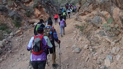 Con gran éxito y una nutrida participación de corredores de la región, se realizó el pasado fin de semana la primera edición de la carrera atlética de campo traviesa “Amena Trail Run 2021”, que tuvo como escenario el desierto coahuilense, en el ejido Tomás Garrido Canabal, de Viesca, Coahuila. (ARCHIVO)
