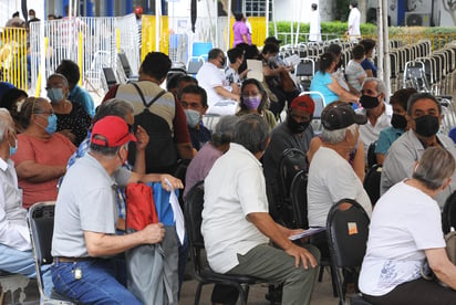 Será en este mes de diciembre cuando se lleve a cabo la aplicación de una dosis de refuerzo para los adultos mayores de 60 años de edad de la vacuna antiCOVID