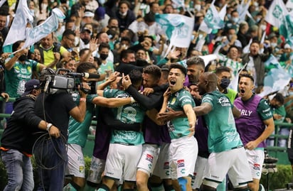 El primer finalista del torneo Apertura 2021 de la Liga MX es León tras vencer a Tigres y con el criterio de posición en la tabla general, La Fiera ya tiene su lugar en la gran final del Grita México A21.
