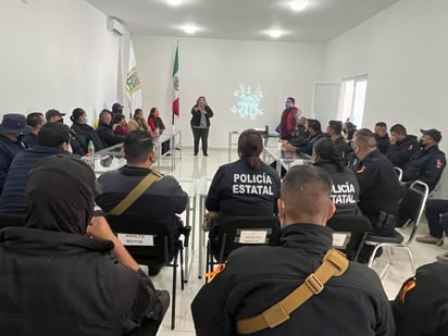 El Instituto Municipal de la Mujer llevó a cabo una plática informativa, dentro de los 16 días de activismo en el mes de la eliminación de la violencia contra la mujer, dirigida al cuerpo policiaco municipal y estatal, así como agentes de Tránsito y Vialidad, con el objetivo de reforzar la seguridad para prevenir, erradicar y sancionar la violencia. (ARCHIVO) 
