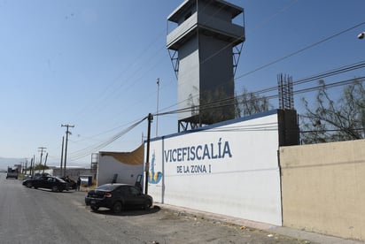 En pleno estacionamiento de la Presidencia Municipal de Gómez Palacio, dan cristalazo a camioneta y roban diversos objetos. (EL SIGLO DE TORREÓN)