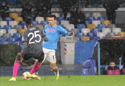 En un partido en que el atacante mexicano Hirving Lozano abandonó la cancha tras sufrir un aparatoso golpe en el rostro, Napoli salió adelante y se impuso el jueves 3-2 como local sobre Leicester, para acceder al repechaje de la Liga Europa.
