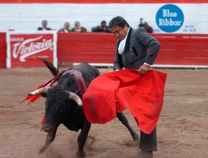 Con el objetivo de seguir disfrutando la Fiesta Brava y de paso, brindar ayuda a los programas del DIF de Ciudad Lerdo, este sábado 11 de diciembre comenzarán los Festivales Taurinos Guadalupanos en la plaza de toros “Alberto Balderas”, donde en dos días se lidiarán un total de 14 astados. (ARCHIVO) 
