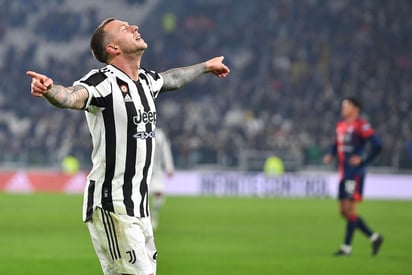 El Juventus de Massimiliano Allegri, todavía sin el argentino Paulo Dybala, logró un valioso triunfo en un partido bloqueado, en el que Kean rompió la igualdad con un cabezazo a cinco minutos del final de la primera mitad tras un centro de Bernardeschi. (EFE) 
