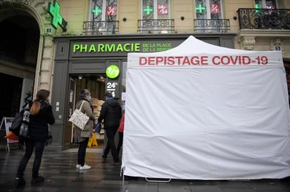 Francia sigue en su escalada récord de contagios diarios y este jueves registró 91,068 en las últimas 24 horas, 'las peores cifrás desde el inicio de la pandemia', advirtió el ministro francés de Sanidad, Olivier Véran. (ARCHIVO) 