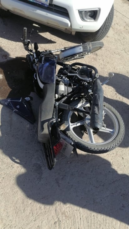 El motociclista, de 37 años, murió en el lugar del accidente. (EL SIGLO DE TORREÓN)