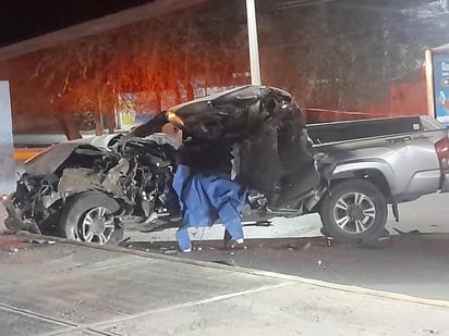 Al conducir a exceso de velocidad y en aparente estado de ebriedad un joven dormitó y  se impactó contra la base del puente vehicular ubicado en el bulevar Venustiano Carranza y Pedro Figueroa en el municipio de Saltillo, muriendo al instante. (EL SIGLO DE TORREÓN) 
