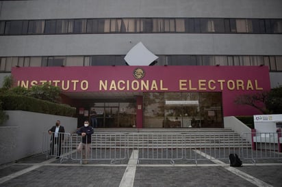 El Instituto Nacional Electoral (INE) mexicano acusó este domingo al presidente de la Cámara de Diputados, el oficialista Sergio Gutiérrez, de una 'persecución penal' en contra del organismo autónomo ante la polémica por la consulta de revocación de mandato.
