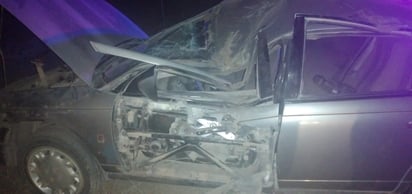 El conductor, de 25 años, sufrió un accidente en el poblado Pastor Rouaix; fue trasladado a la Clínica 51 del IMSS. (EL SIGLO DE TORREÓN) 