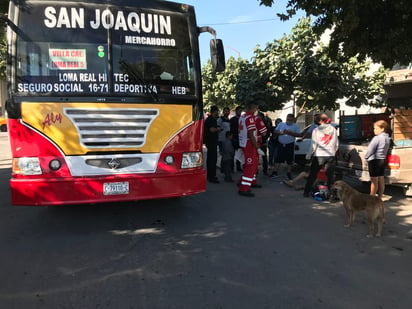 El adulto mayor fue atendido por paramédicos de Cruz Roja. (EL SIGLO DE TORREÓN) 