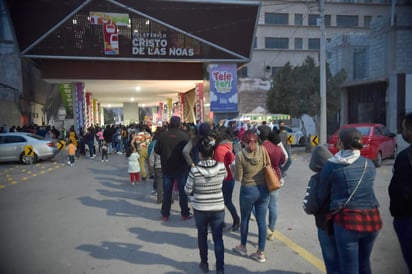 Siendo las fiestas decembrinas la época del año con mayor afluencia de visitantes en el Teleférico Torreón Cristo de las Noas, durante estos días no ha sido la excepción. (ARCHIVO) 