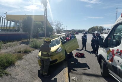 Ambos vehículos quedaron con graves daños materiales. (EL SIGLO DE TORREÓN)