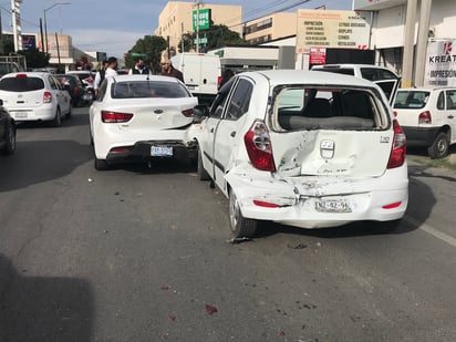 Los vehículos presentaron daños materiales de consideración. (EL SIGLO DE TORREÓN) 