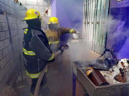 Luego de que un perro tumbó un tanque de gas, se originó un incendio en una vivienda de Gómez Palacio,