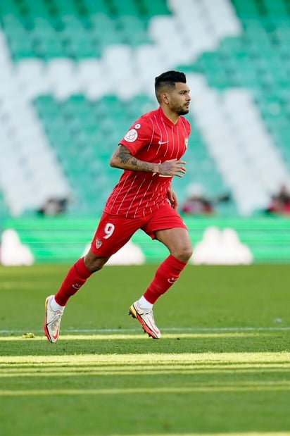 El extremo diestro de Hermosillo (estado de Sonora) saltó al césped del estadio Benito Villamarín en el minuto 67, en sustitución del delantero Rafa Mir. (ESPECIAL)