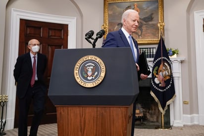 El presidente de Estados Unidos, Joe Biden, dijo este jueves que anunciará antes de finales de febrero a su nominada para sustituir en el Tribunal Supremo al juez progresista Steven Breyer y confirmó que será una mujer afroamericana. (ARCHIVO) 