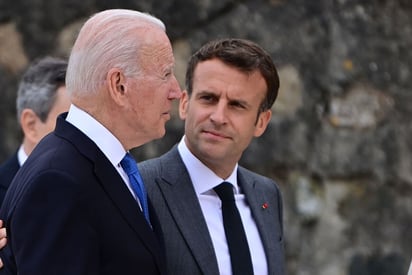 El presidente de Estados Unidos, Joe Biden, y el de Francia, Emmanuel Macron, mantuvieron una conversación telefónica en la que se coordinaron para imponer 'costes severos' a Rusia en caso de que proceda con una invasión militar de Ucrania. (ARCHIVO)
