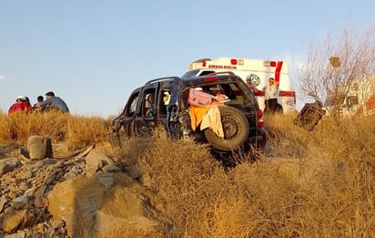 En la camioneta viajaban tres menores y tres adultos, los cuales viajaban desde Ciudad Acuña a Saltillo. (EL SIGLO DE TORREÓN)