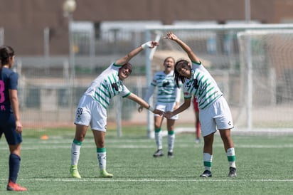 Tras marcar los goles que las enviaron a la semifinal, las jugadoras del conjunto albiverde celebraron en grande.