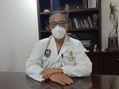 El doctor Salvador Chavarría señaló que el sistema de salud mexicano está colapsado, por lo que urge una revisión profunda. (EL SIGLO DE TORREÓN)