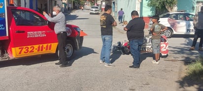 El joven que resultó lesionado viajaba a bordo de una motocicleta Honda de color rojo.