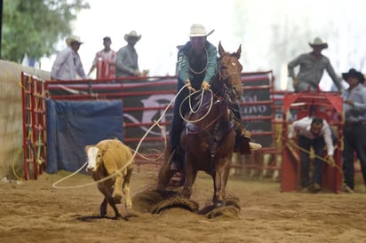 El 'Gigante de Caborca estuvo presente en el Festival Deportivo Ecuestre