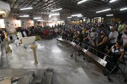 La misa de cuerpo presente se celebró ayer miércoles en la Parroquia de Nuestra Señora de Fátima de Torreón. (EL SIGLO DE TORREÓN)