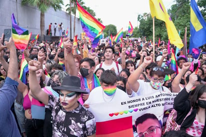 La marcha dio inicio a un costado de la presidencia, entre la calle Galeana y avenida Abasolo de Torreón. (EDUARDO RUÍZ)