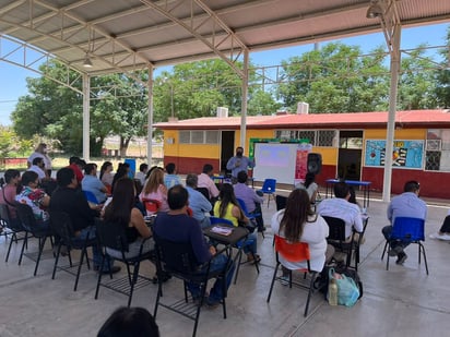 Llevan charla para promover el cuidado de la salud mental a jóvenes estudiantes y a los docentes del municipio de Lerdo