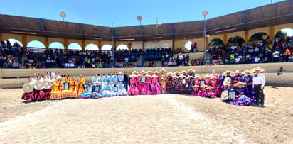 Escaramuzas laguneras triunfan en Campeonato Estatal Charro de Durango