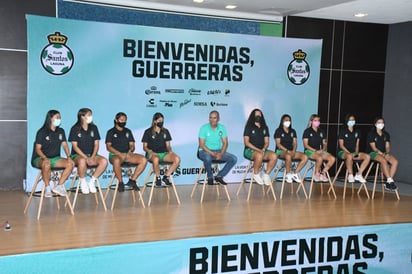 Presentan a las 9 nuevas Guerreras del Santos Femenil