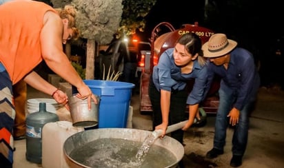 Señala el gobernador Miguel Riquelme que en Coahuila 'sí hay agua', aunque hay que cuidarla en cualquier caso; dijo que existen diferencias con respecto al vecino estado de Nuevo León.