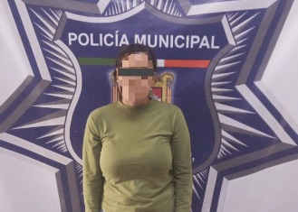 La fémina fue detenida por presuntamente intentar cruzar la línea de cajas sin realizar el pago correspondiente de diversos artículos. (EL SIGLO DE TORREÓN)