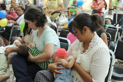 Destacan beneficios de lactancia materna, pues no solo garantiza la salud del bebé, también previene padecimientos a la madre. (EL SIGLO DE TORREÓN)