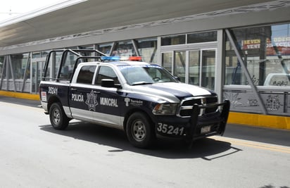 Policías municipales se percataron de la actitud violenta del sujeto, motivo por el que se detuvieron a inspeccionarlo.